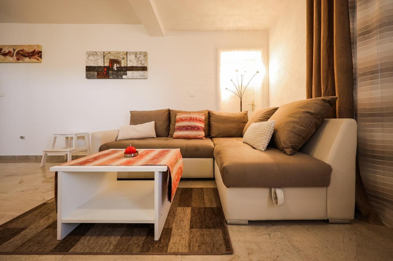 Apartmani Lelu Pridraga Exteriör bild
